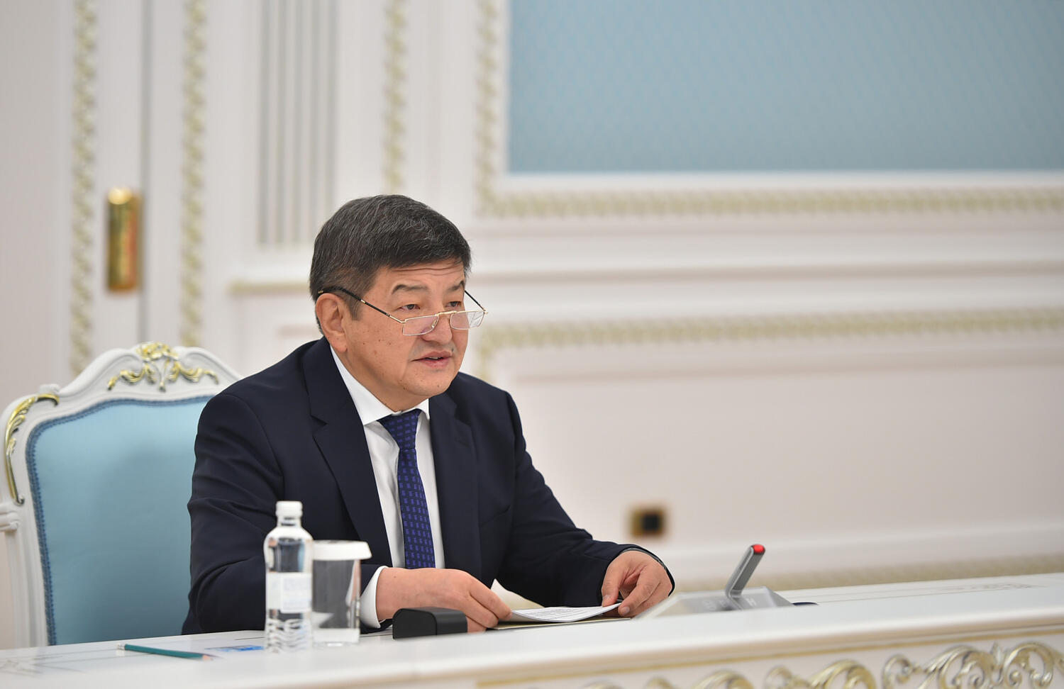 Сокращение заместителей министров в КР